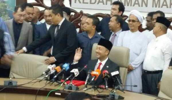 Mukhriz Letak Jawatan Menteri Besar Kedah | Politik Terkini