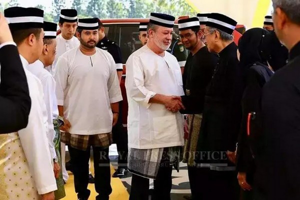 Sultan Johor dan Dr Mahathir bertemu di Pahang selepas ...