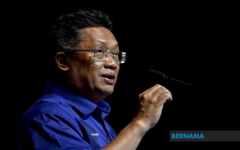 general-:-two-umno-division-chiefs-resign-from-university-board-posts