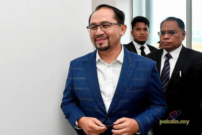 Rasuah berjumlah RM700,000 - Bekas Setiausaha Politik Hamzah Zainnudin akan kemuka representasi